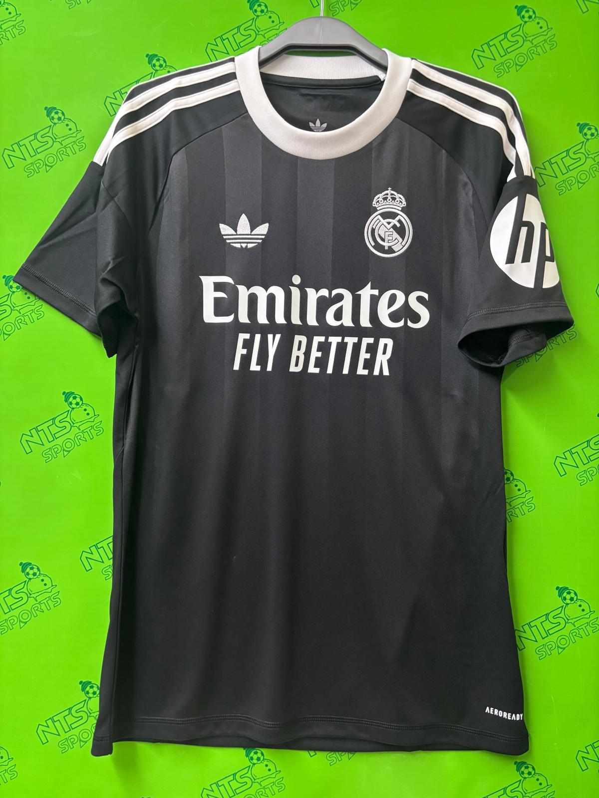 REAL MADRID 2025/26 Goalkeeper Third Short Sleeve Jersey with 1 COURTOIS Printings