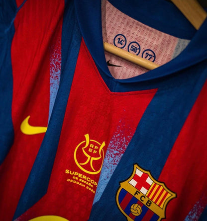 <<產品預訂>> BARCELONA 巴塞隆拿 2025/26 第四作客球迷版球衣
