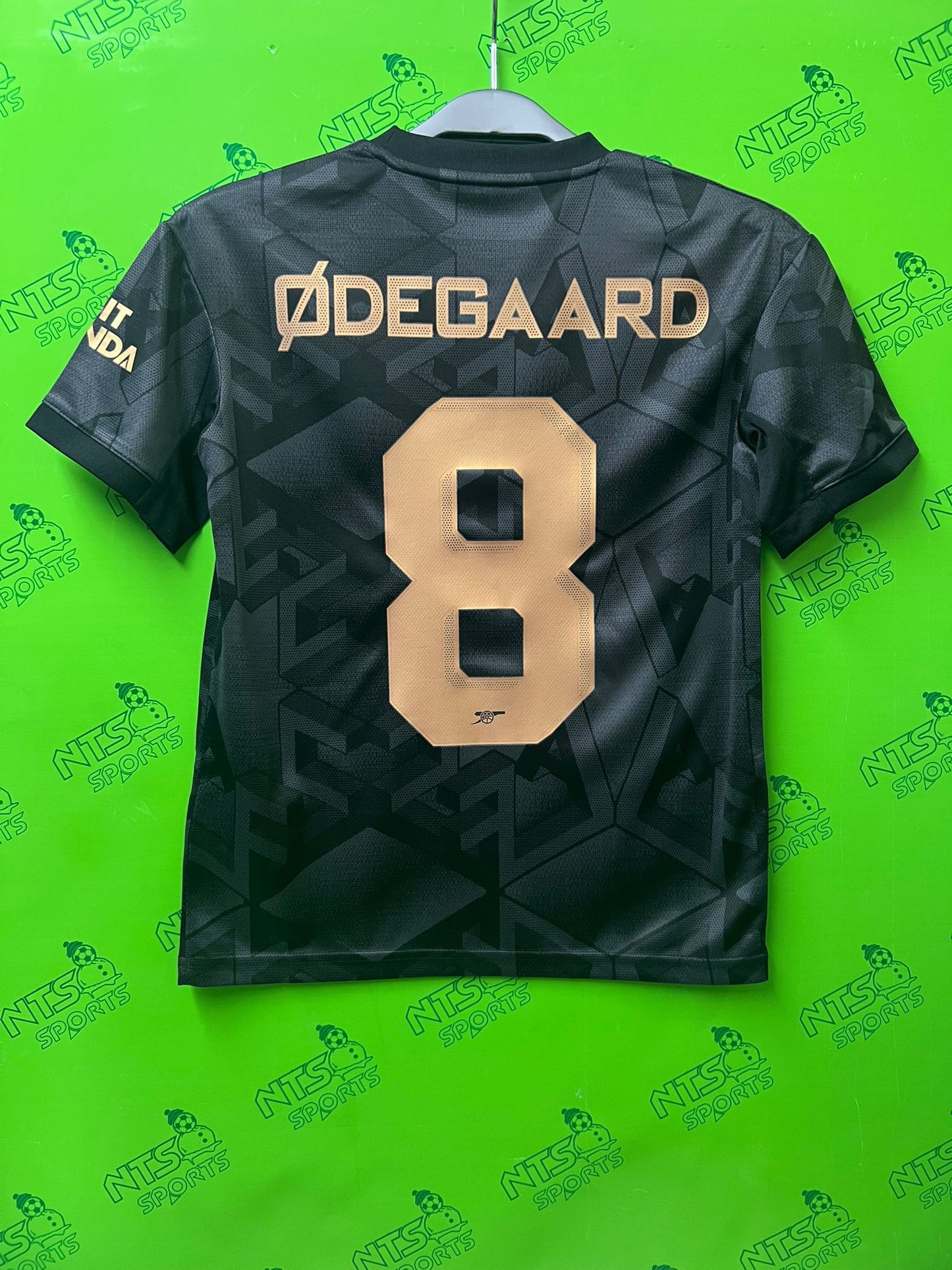 ARSENAL 2022/2023 home goalkeeper shirt 